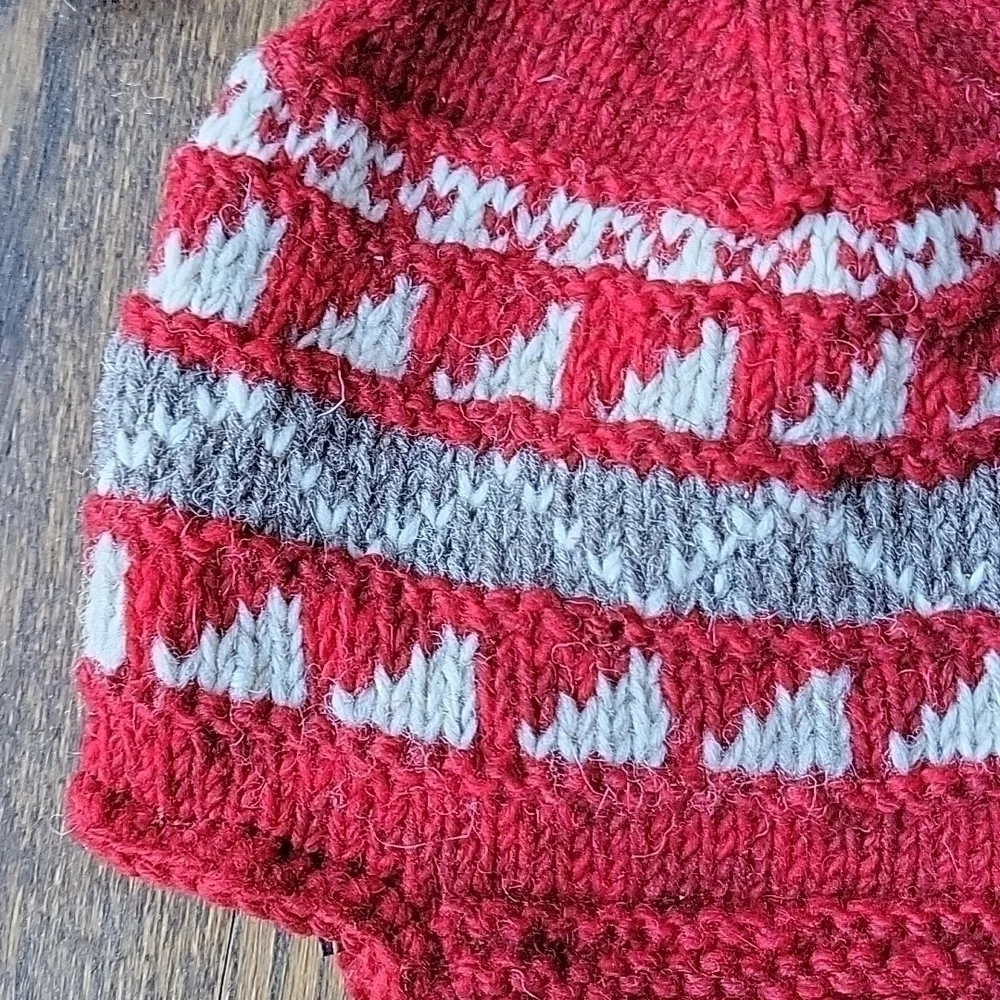 Wool Nordic Handknit Unisex Made in Nepal Red White Gray Winter Hat Tassels New